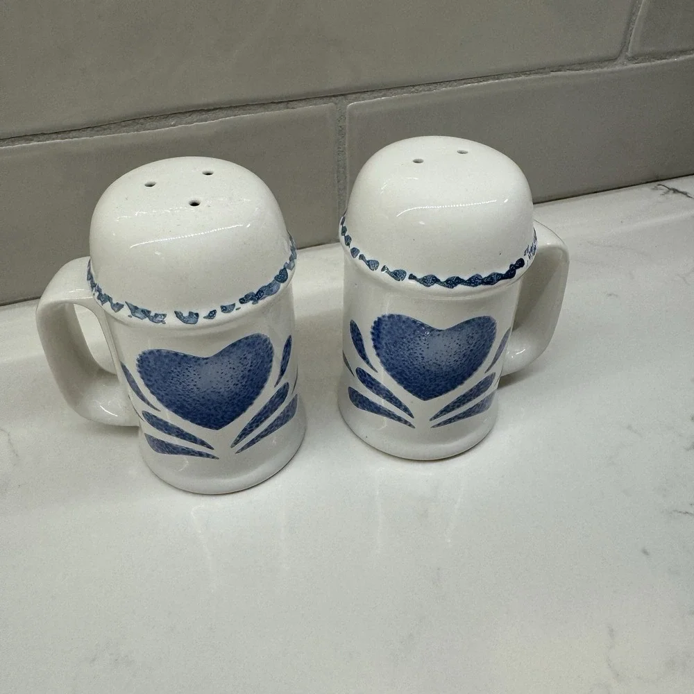 Vintage 1992 House Of Lloyd Country Farmhouse Salt & Pepper Shakers Blue Hearts‎